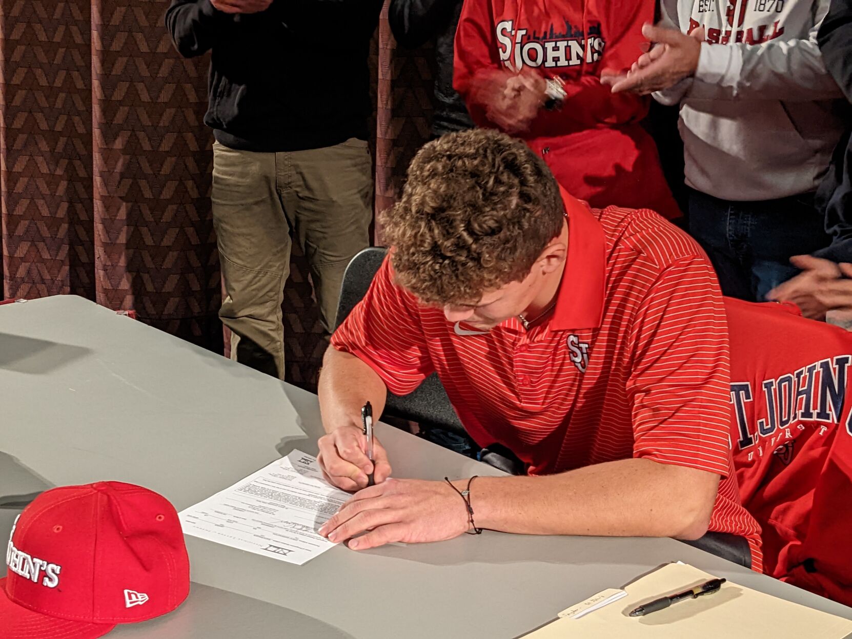 Jayder Raifstanger signs paper